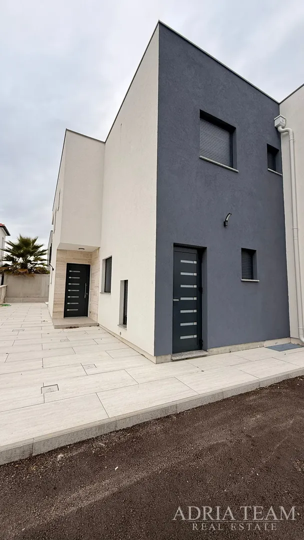 moderna duplex kuća s bazenom u zatonu kod nina – prodaja dva odvojena apartmana - slika 10