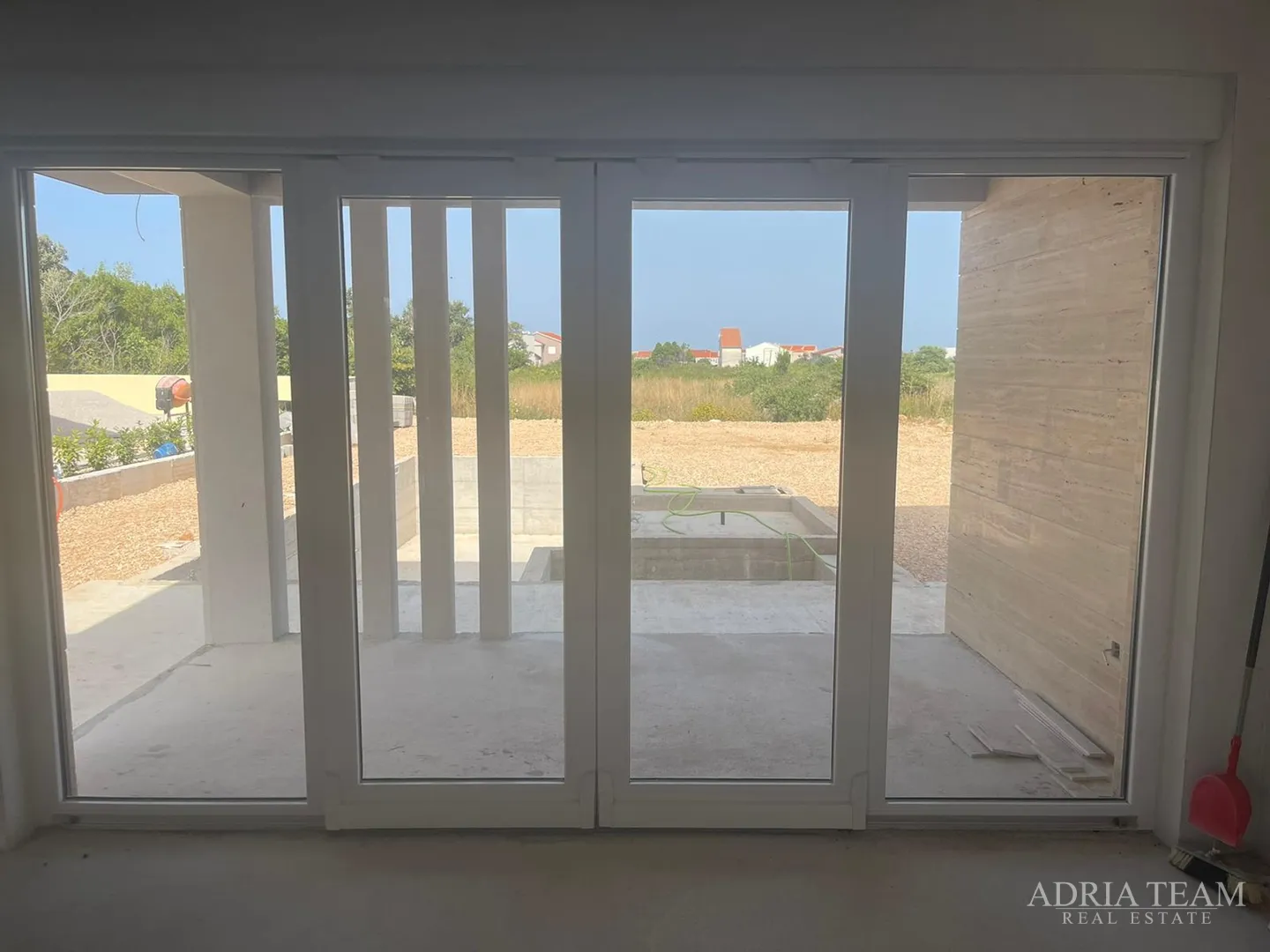 vila s bazenom u novogradnji - zaton - slika 47