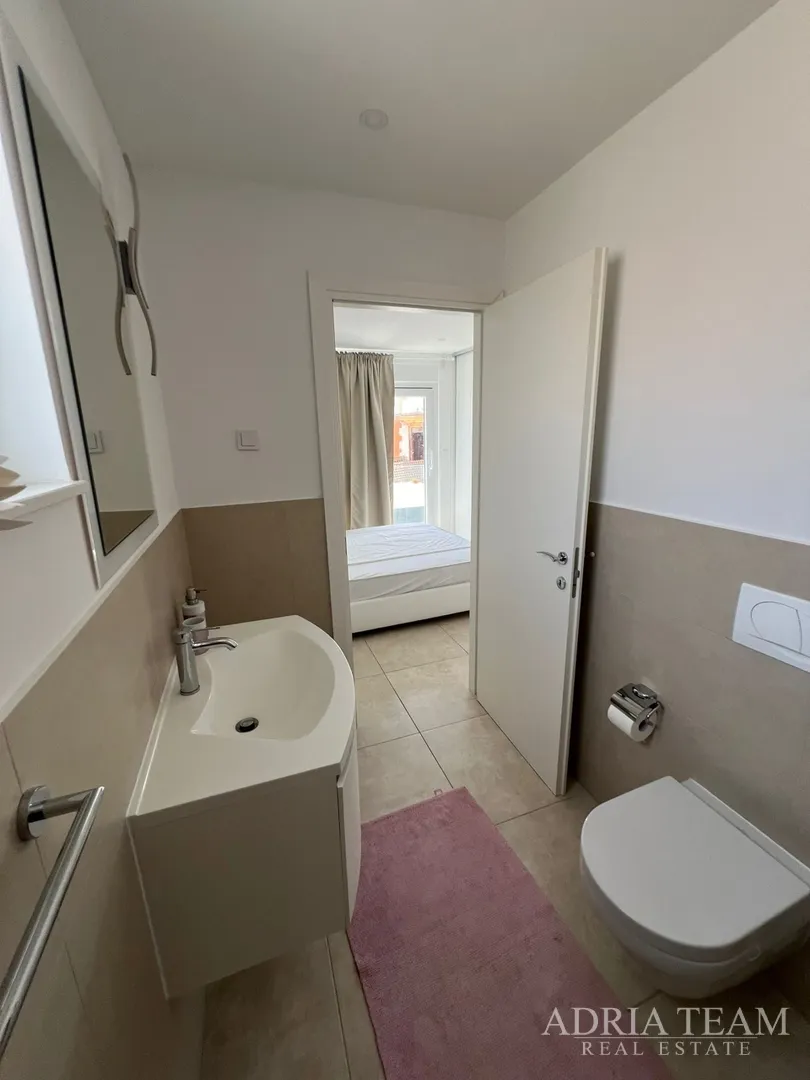 apartmani u prvom redu do mora, moderno uređenje, malo korišteni, bibinje - slika 41