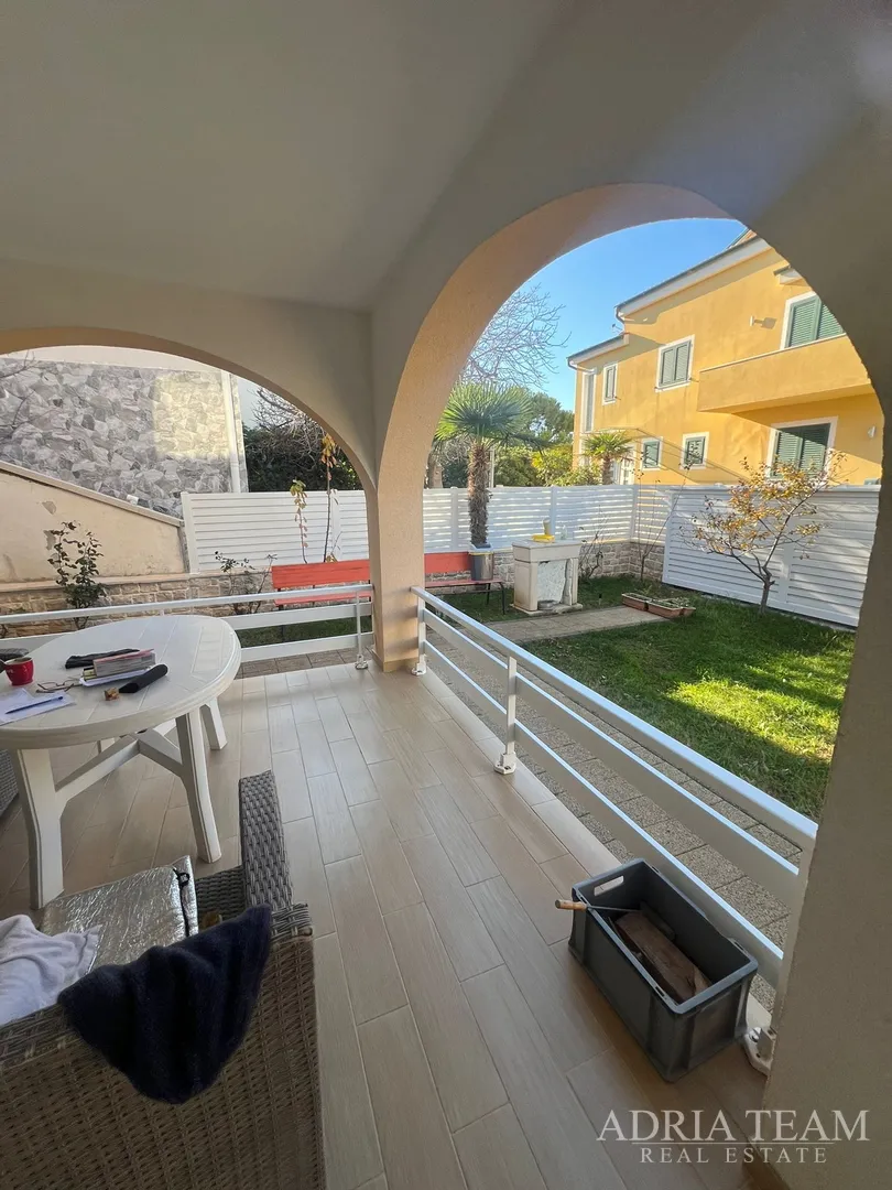 kuća s dvije stambene jedinice, 50 m od mora - vir, južna strana - slika 37