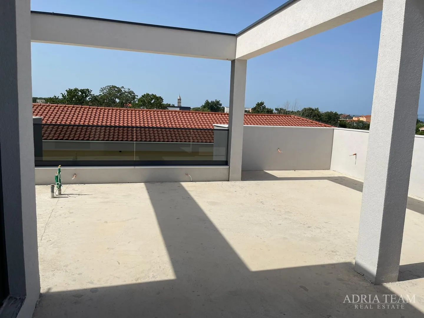 vila s bazenom u novogradnji - zaton - slika 76