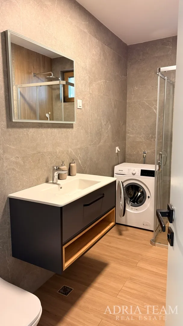 apartman u prizemlju s vrtom i bazenom, prvi red do mora - povljana, pag - slika 10