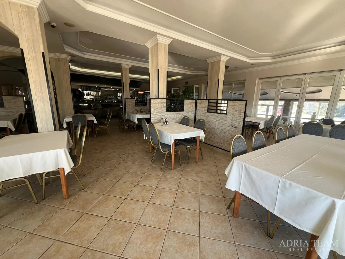 renovirana kuća s poslovnim prostorom (restoran i pekara) - nin - slika 18