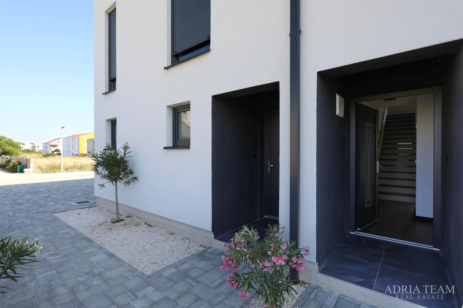 dvoetažni apartmani u novogradnji u dvije identične kuće u nizu - privlaka - slika 72