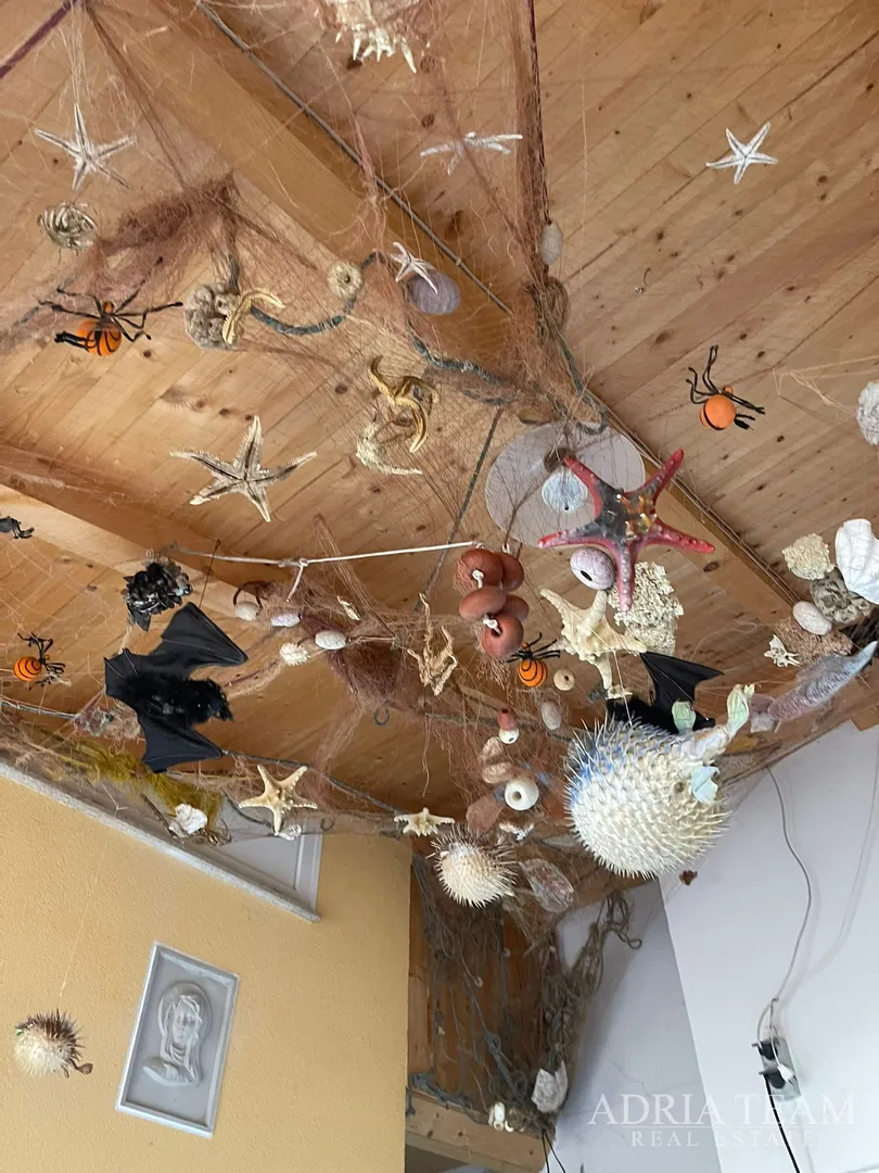 troetažni apartman u stambenoj zgradi - vrsi - slika 38