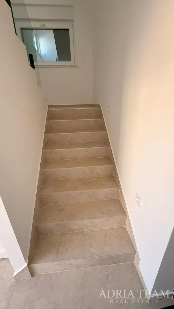 prodaje se stan 95m2 prizemlje s dvorištem, vir - slika 15