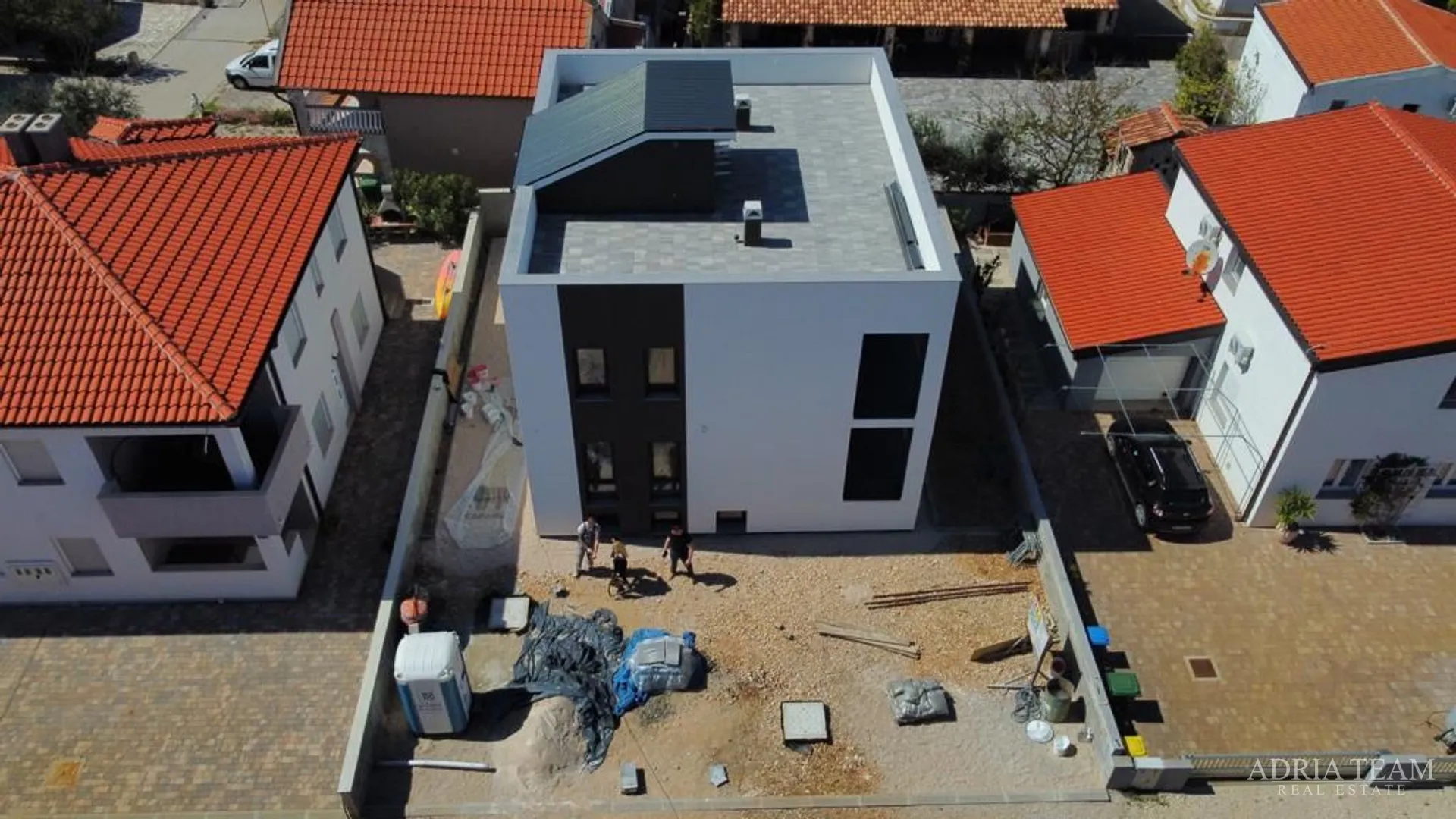 kuća sa 6 stambenih jedinica, 70 m od mora - vir - slika 7