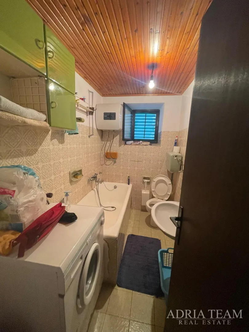 kuća udaljena 650 m od mora, centar - povljana, pag - slika 16