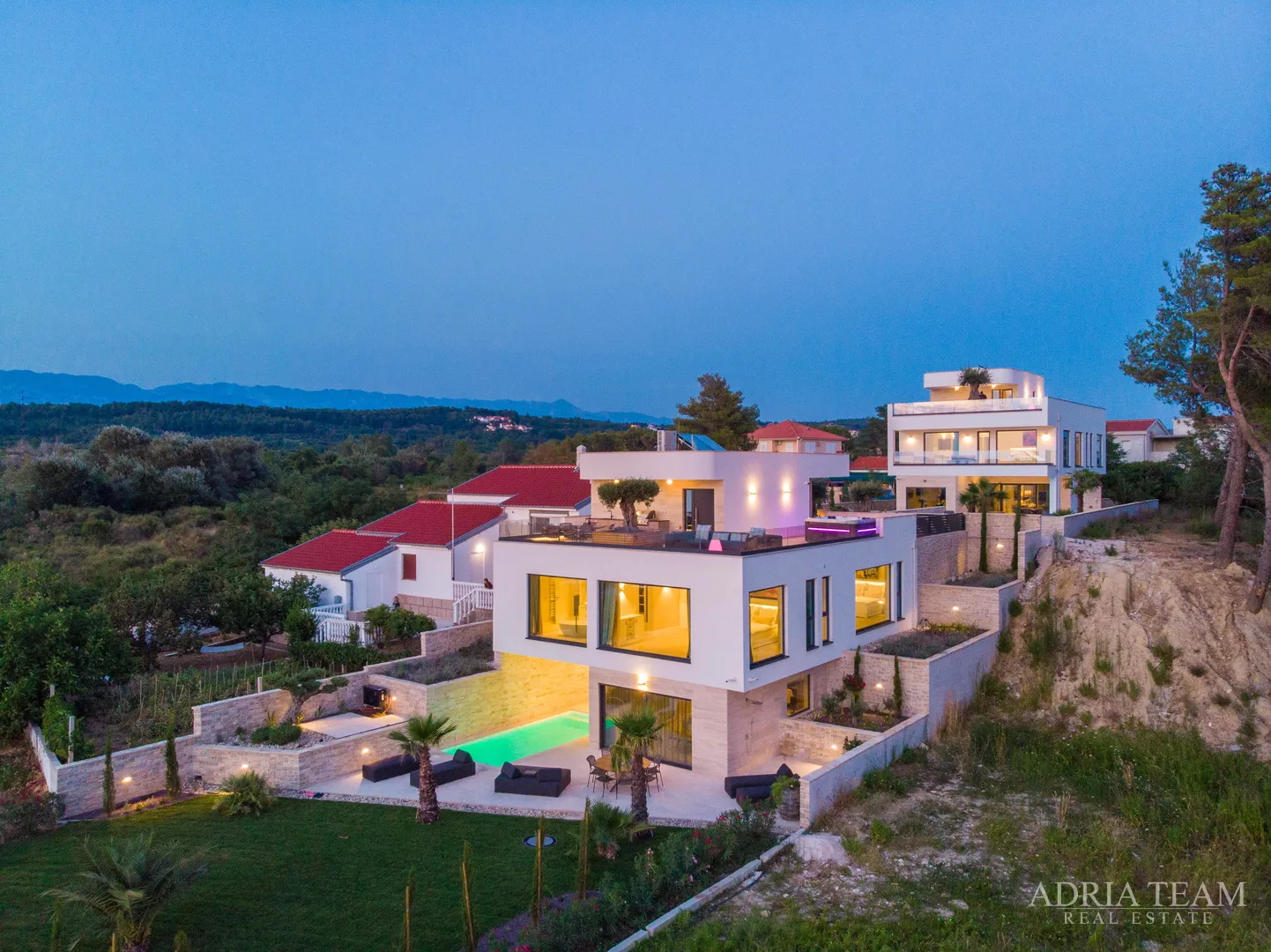 luksuzna vila u prvom redu do mora - ljubač - slika 9