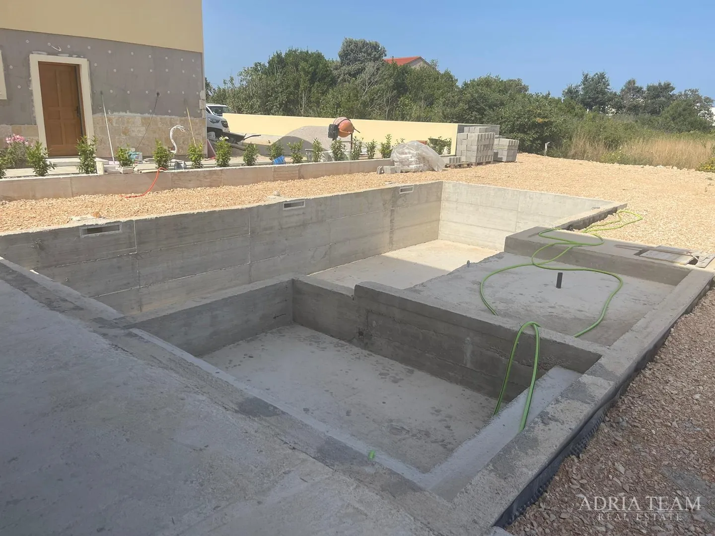 vila s bazenom u novogradnji - zaton - slika 59