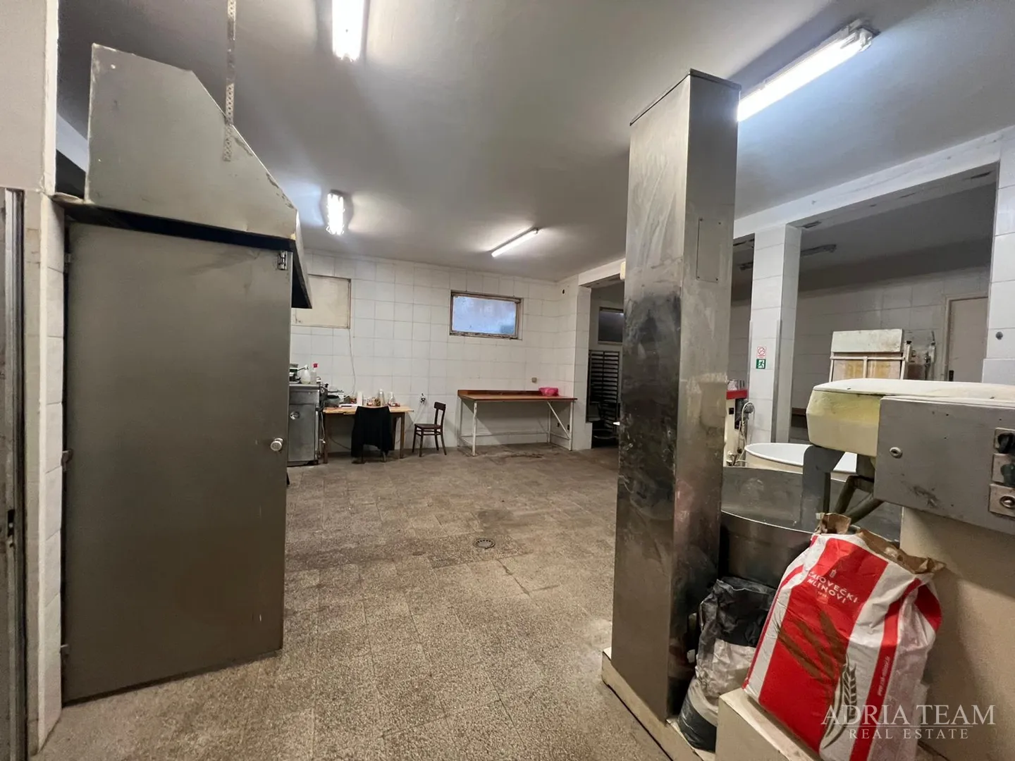 renovirana kuća s poslovnim prostorom (restoran i pekara) - nin - slika 21