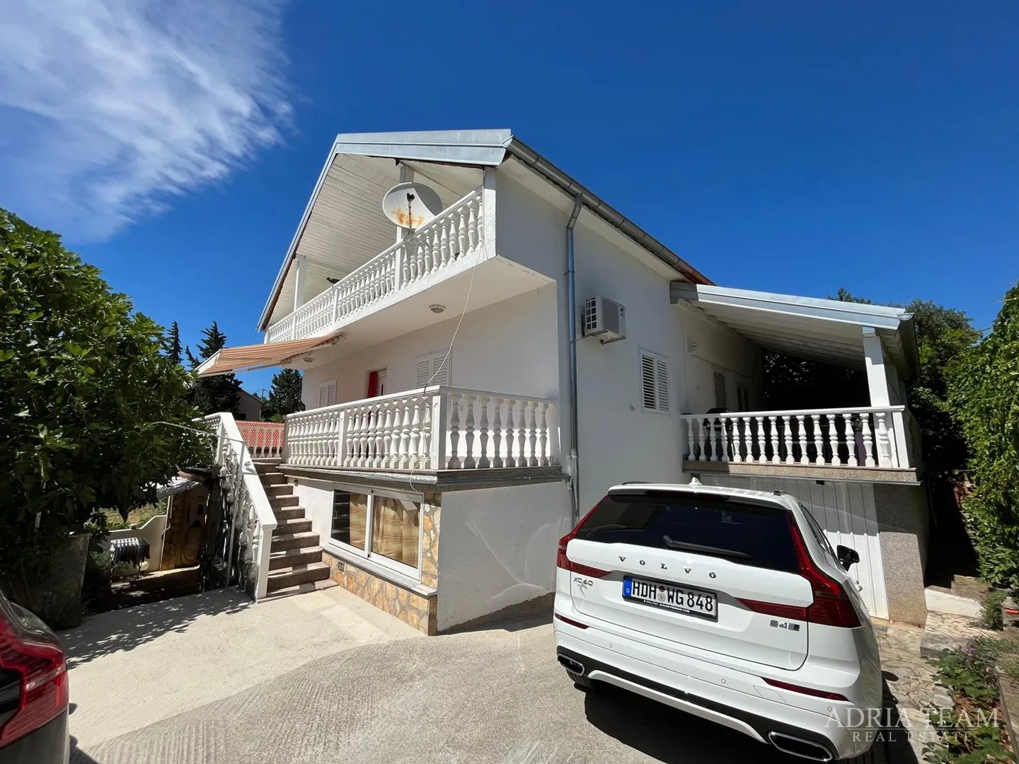 PREUREĐENA APARTMANSKA KUĆA 200 m OD MORA, GARAŽA I VRT - GORNJI KARIN - Gornji Karin, Obrovac