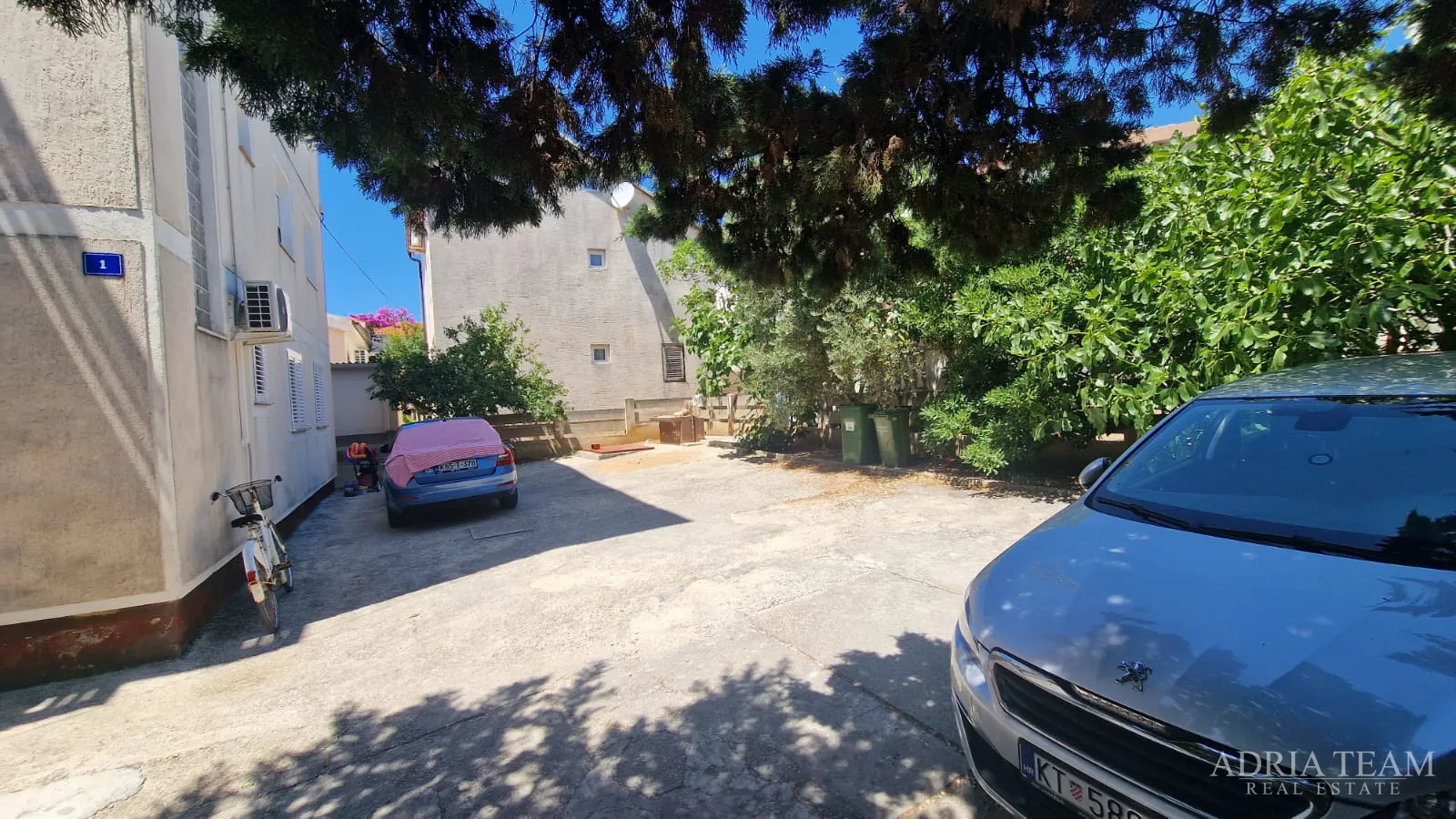 tri renovirana apartmana 400 m od plaže - slika 26