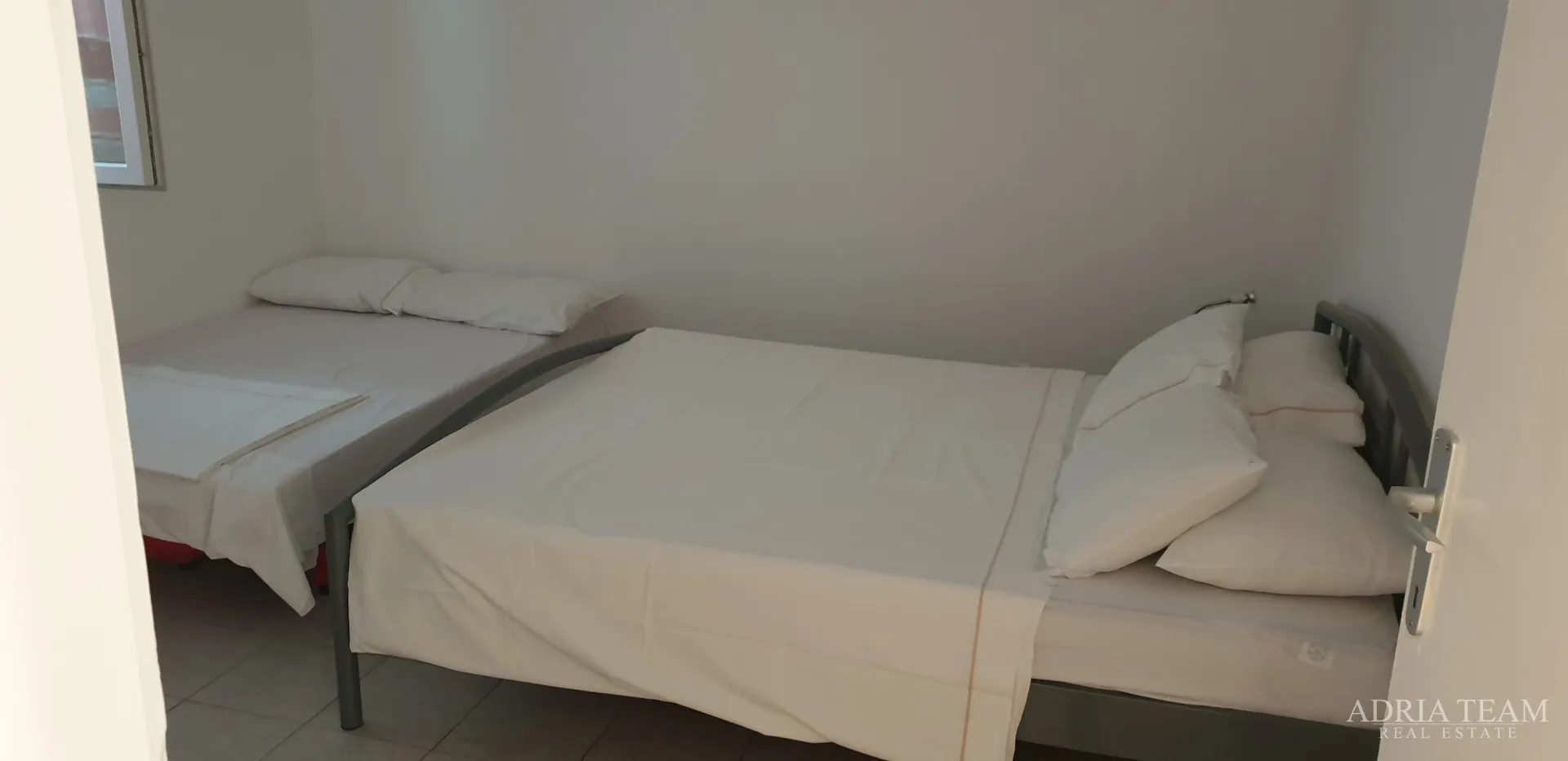 apartmanska kuća u 1.redu do mora - slika 26