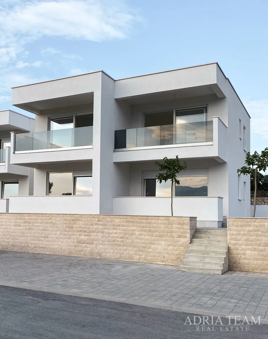 apartmani u stambenoj zgradi novalja,pag - slika 2