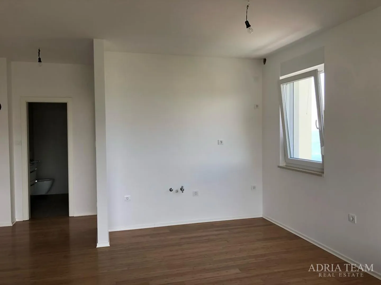 apartman s 3 spavaće sobe, 1. red do mora, povljana - pag - slika 9