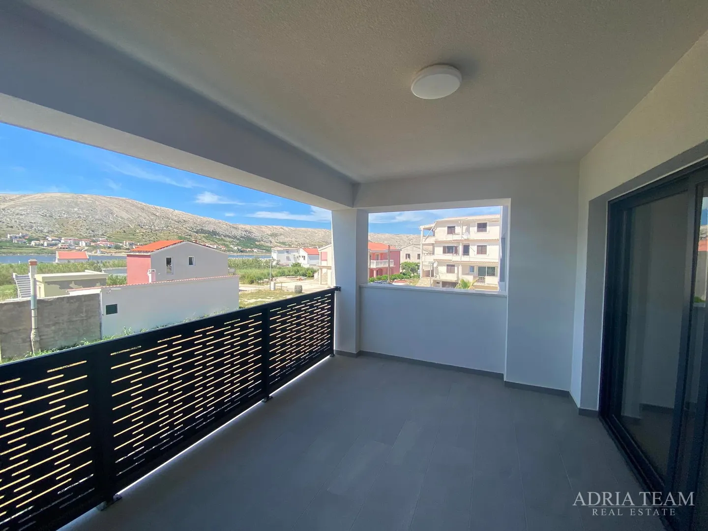 apartmani u novogradnji s pogledom na more, mirna i tiha pozicija!! pag - slika 13