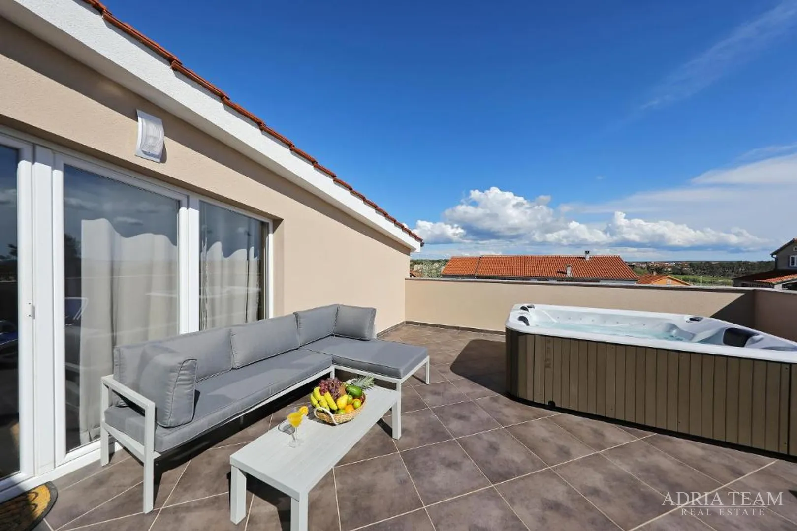 vila s bazenom i pogledom na more, 600 m od mora, privlaka - zadar - slika 14