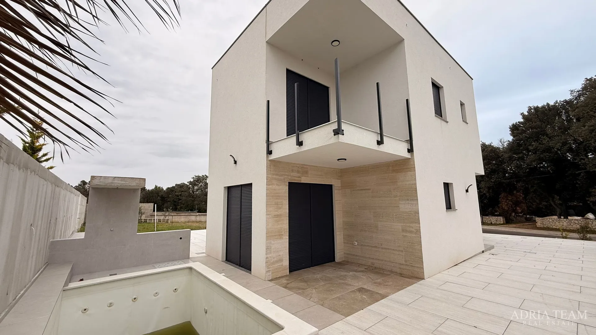 moderna duplex kuća s bazenom u zatonu kod nina – prodaja dva odvojena apartmana - slika 12