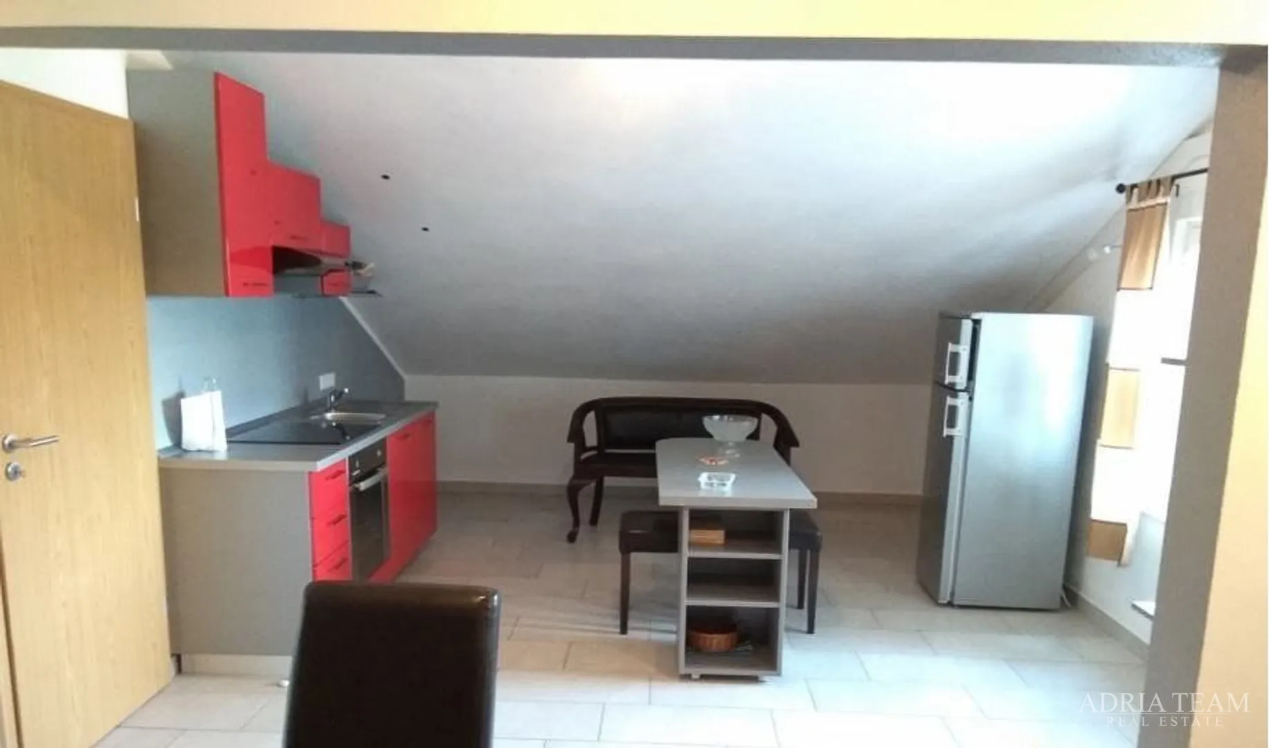 samostojeća kuća sa 7 apartmana, 100 m od mora i plaže, štomorska - šolta - slika 7