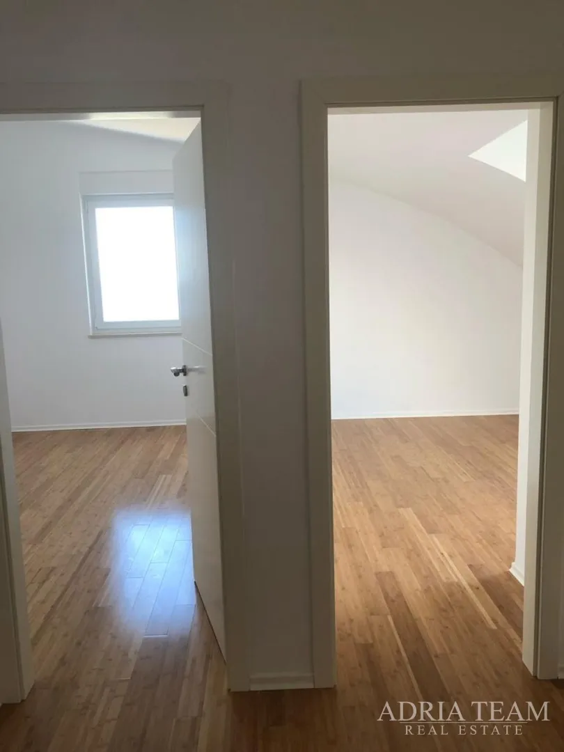 apartman s 3 spavaće sobe, 1. red do mora, povljana - pag - slika 11