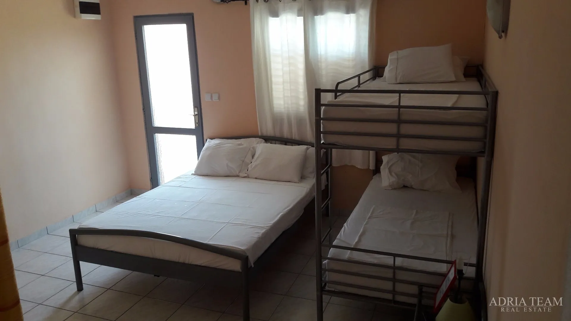 apartmanska kuća u 1.redu do mora - slika 17
