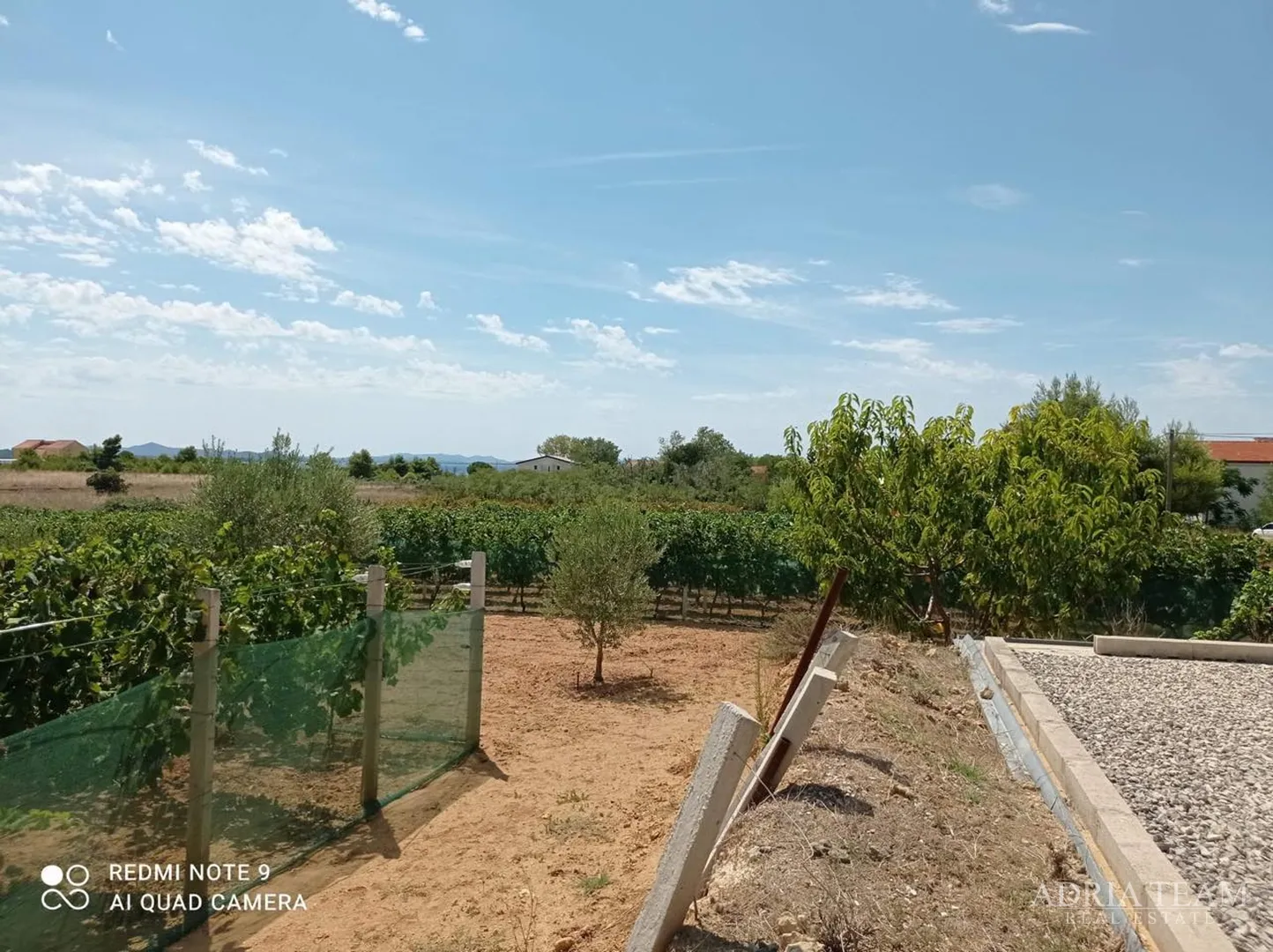 privlaka – zemljište s konobom i garažom, bilotinjak - slika 2