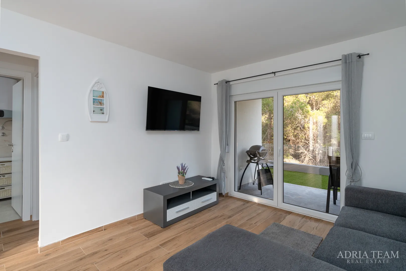 apartmani u stambenoj zgradi - vir - slika 9