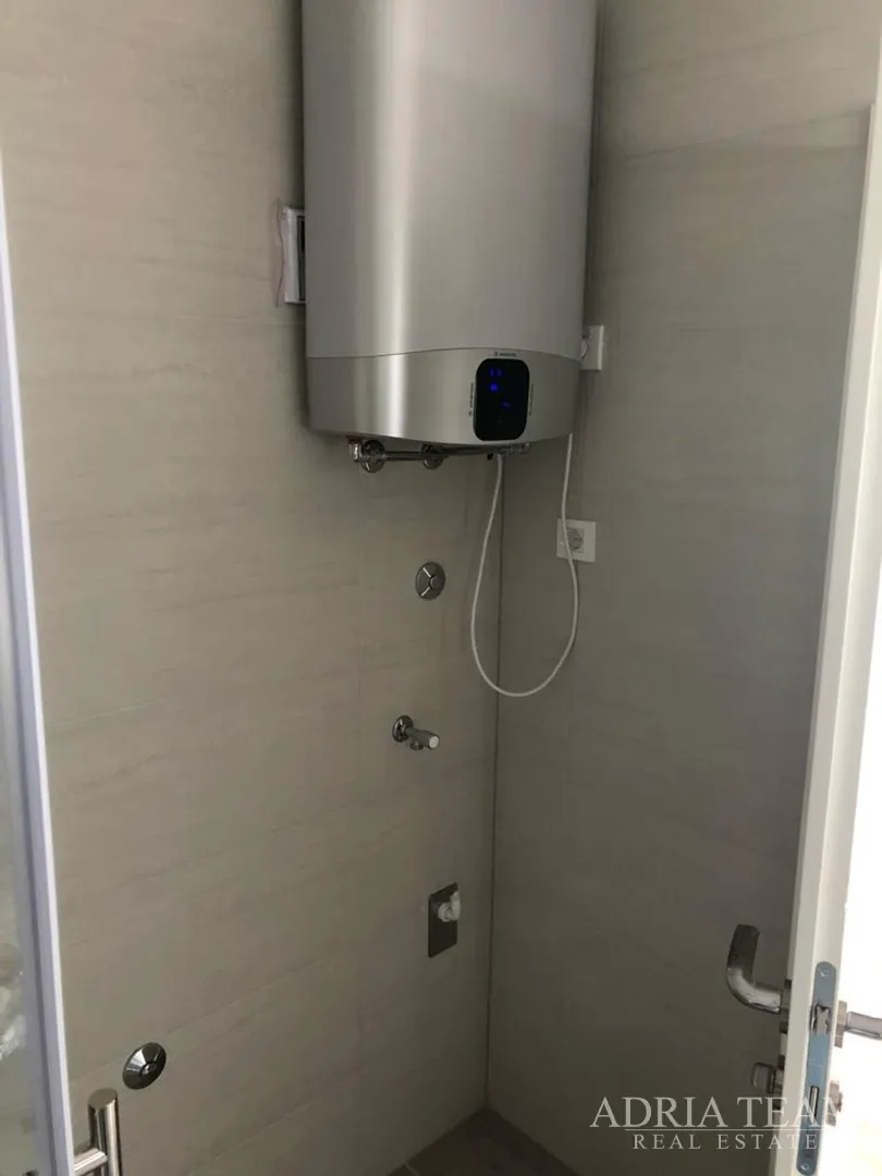 apartman s 3 spavaće sobe, 1. red do mora, povljana - pag - slika 18