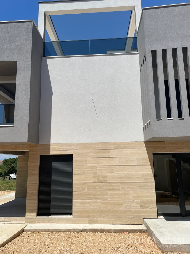 vila s bazenom u novogradnji - zaton - slika 14