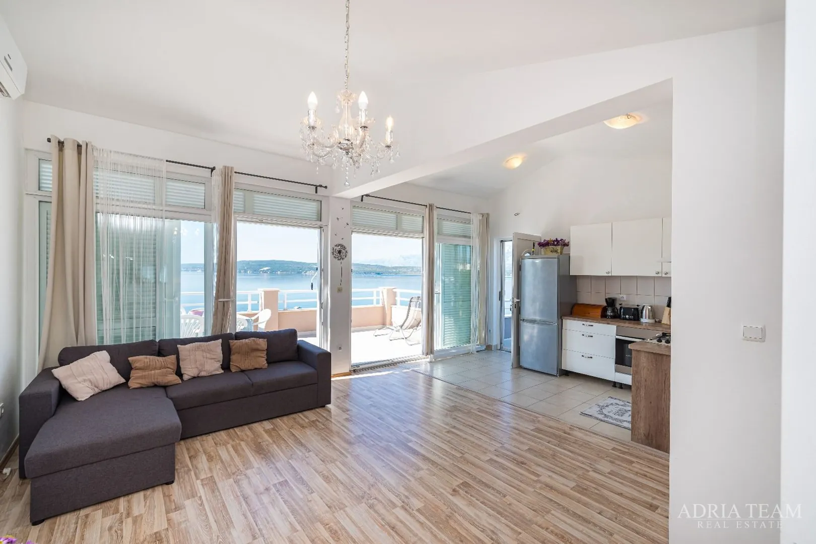lijepa apartmanska kuća s pogledom na more, novigrad - slika 11