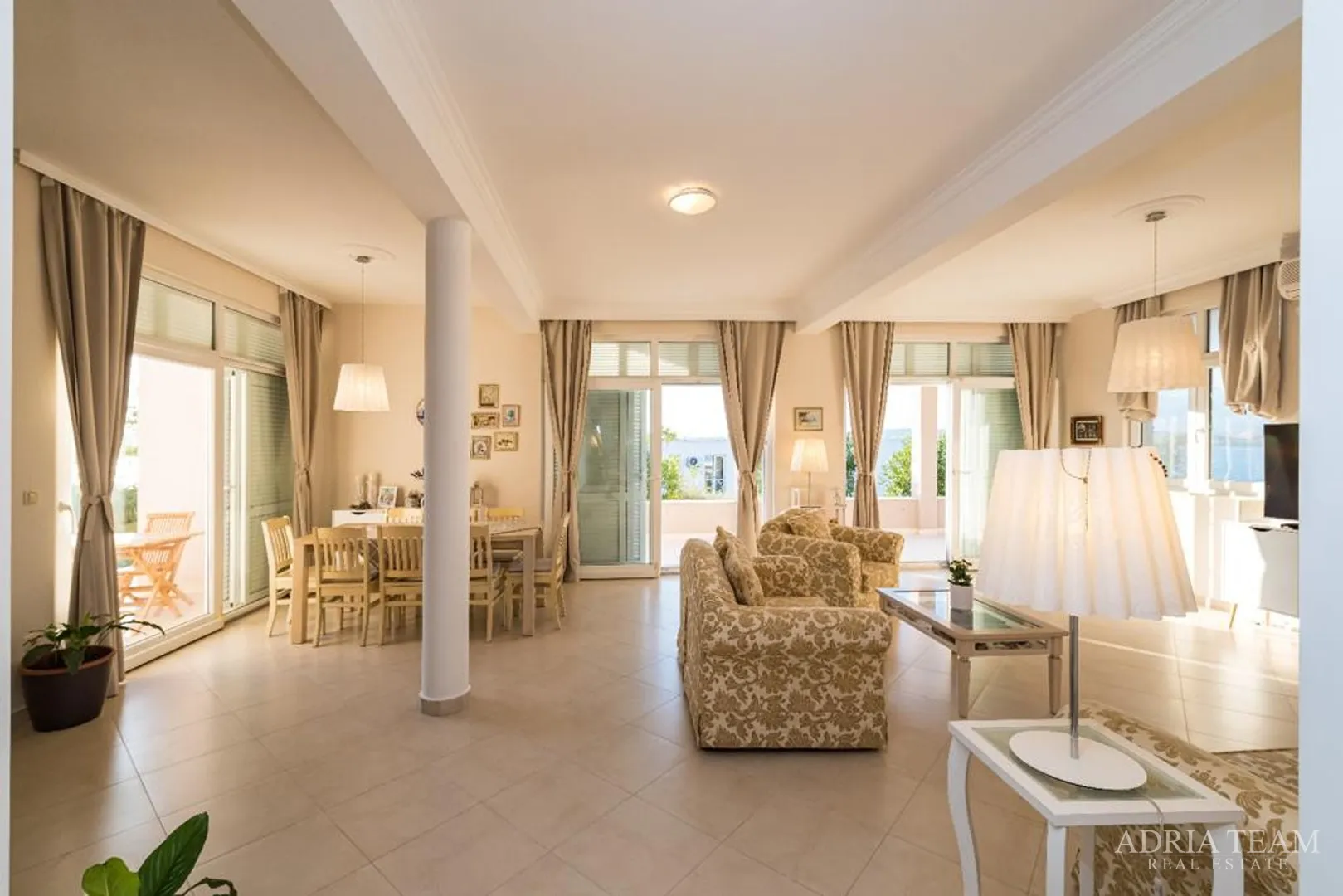 lijepa apartmanska kuća s pogledom na more, novigrad - slika 14