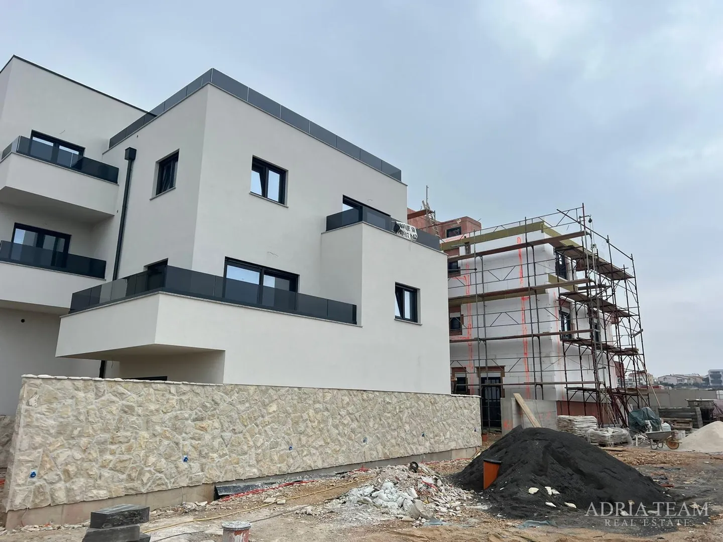 apartmani u stambenoj zgradi u novogradnji - povljana, pag - slika 11