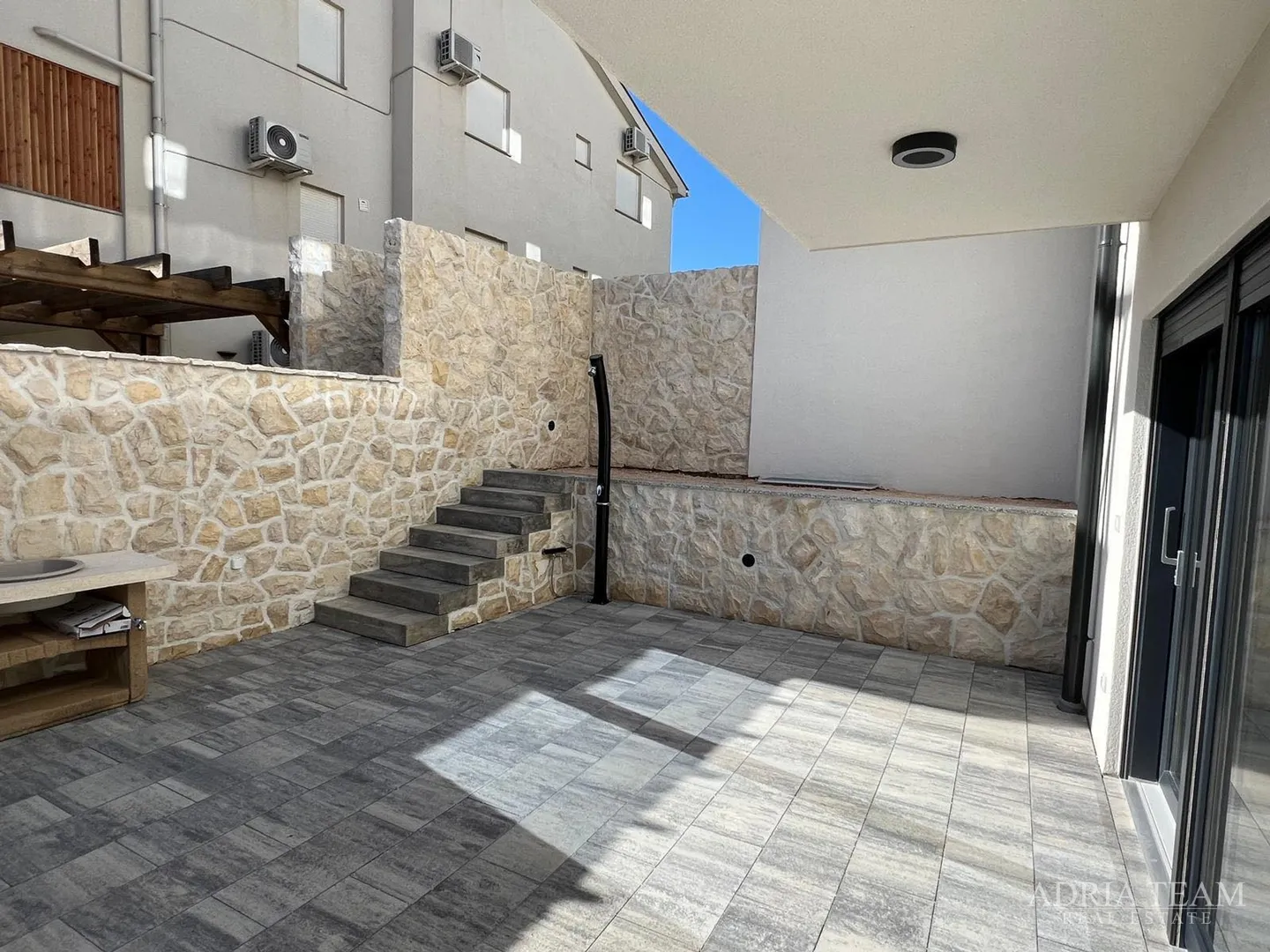apartmani u stambenoj zgradi u novogradnji - povljana, pag - slika 49