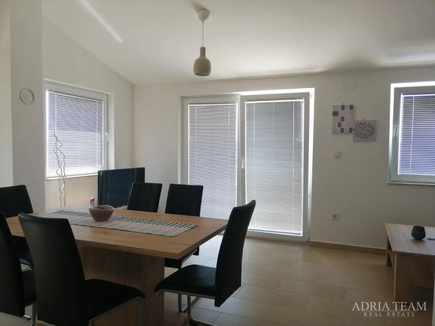 kuća s 3 stambene jedinice i bazenom, pogled na more - maslenica - slika 17