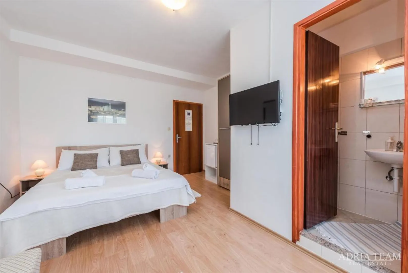 hotel - sukošan, prvi red do mora - slika 4