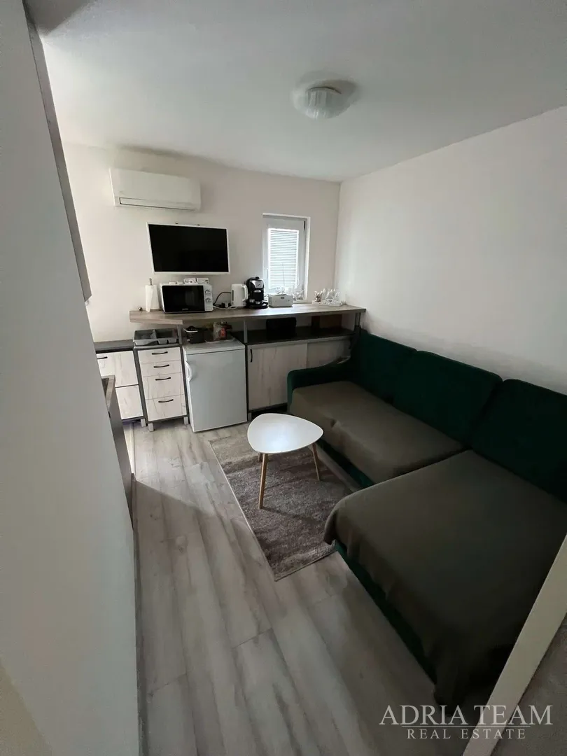 jednosobni apartman potpuno preuređen! 100 m od mora, vir - zadar - slika 7