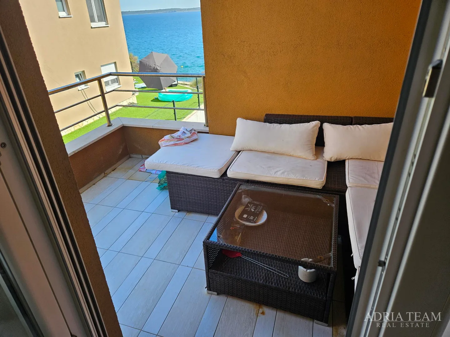 APARTMAN S PREKRASNIM POGLEDOM NA MORE, 15 m OD MORA - RTINA, BENIĆI - Ražanac