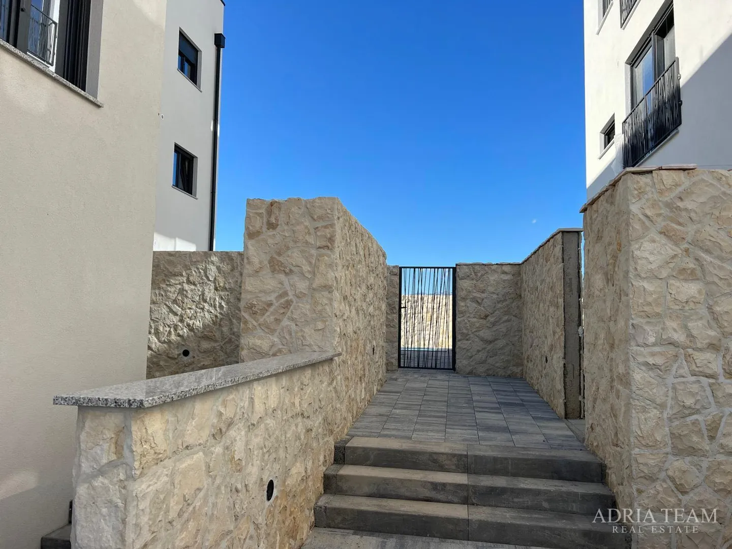 apartmani u stambenoj zgradi u novogradnji - povljana, pag - slika 40