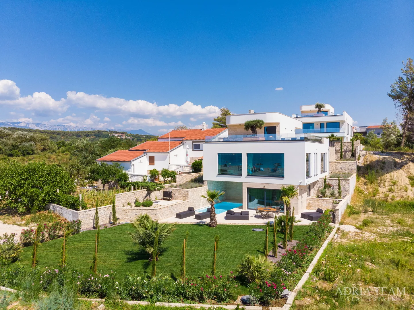 luksuzna vila u prvom redu do mora - ljubač - slika 6