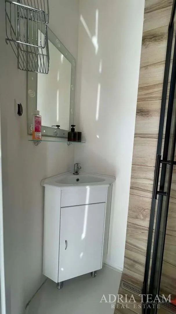 jednosobni apartman potpuno preuređen! 100 m od mora, vir - zadar - slika 12