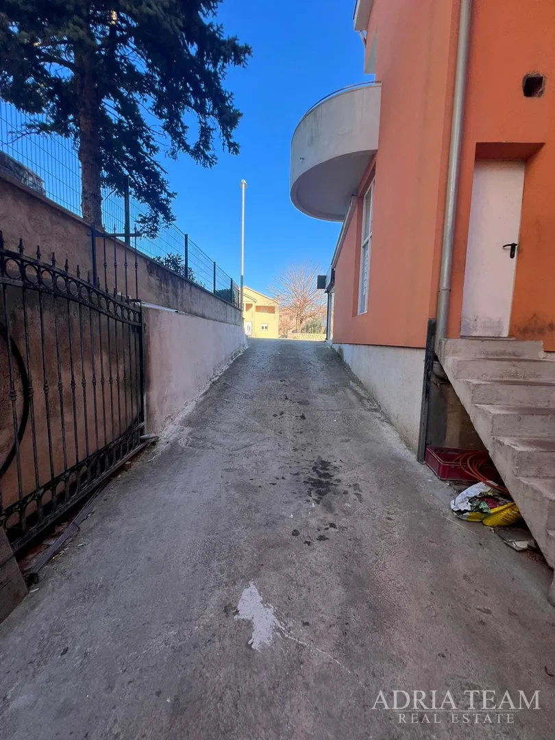 renovirana kuća s poslovnim prostorom (restoran i pekara) - nin - slika 29