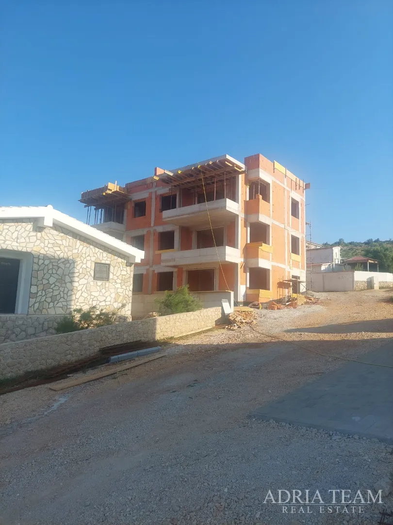 apartmani u stambenoj zgradi u novogradnji, prekrasan pogled, 45 m od mora - vinjerac - slika 2