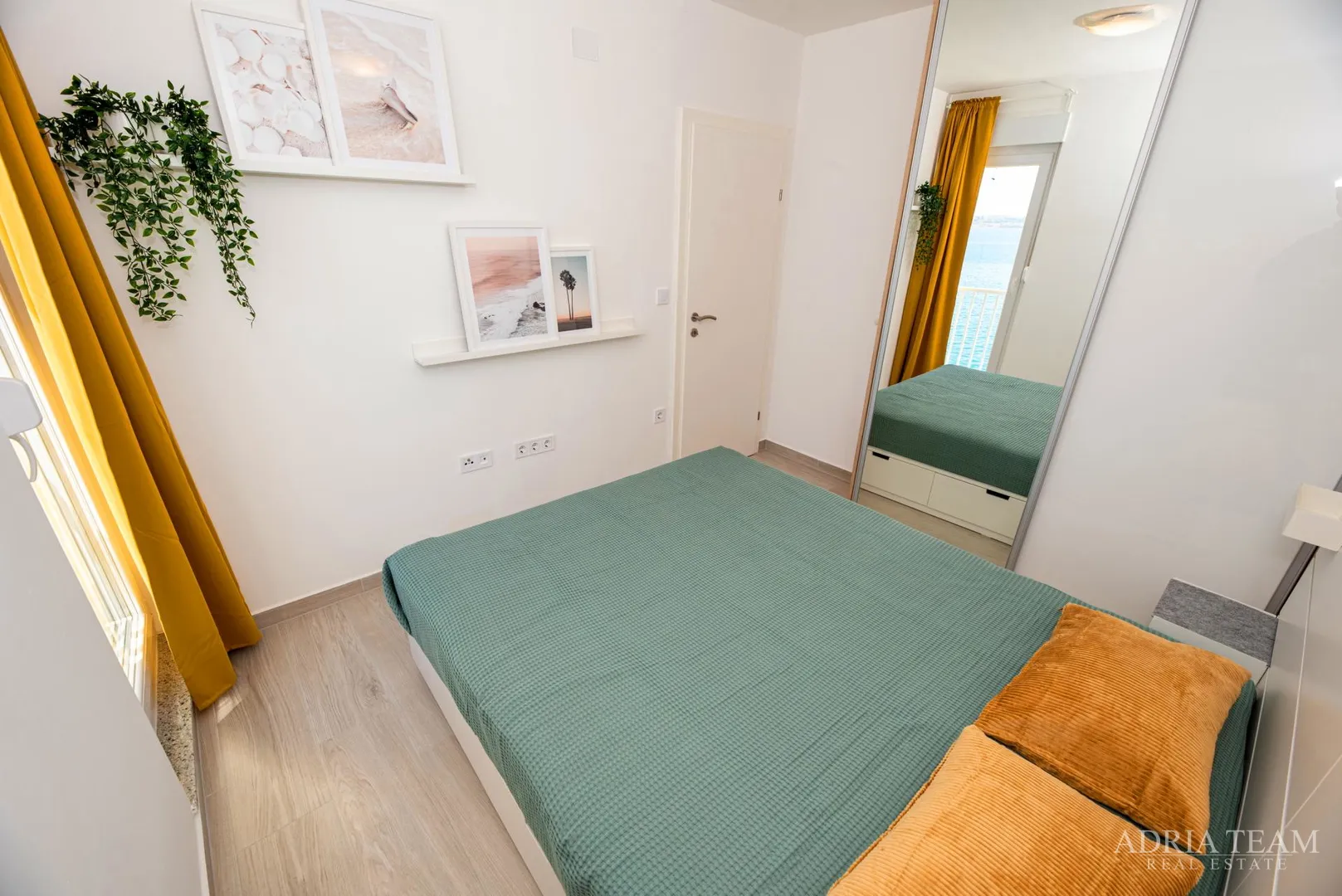 dvoetažni apartman u prvom redu do mora, plaža odmah ispred zgrade - povljana, pag - slika 5