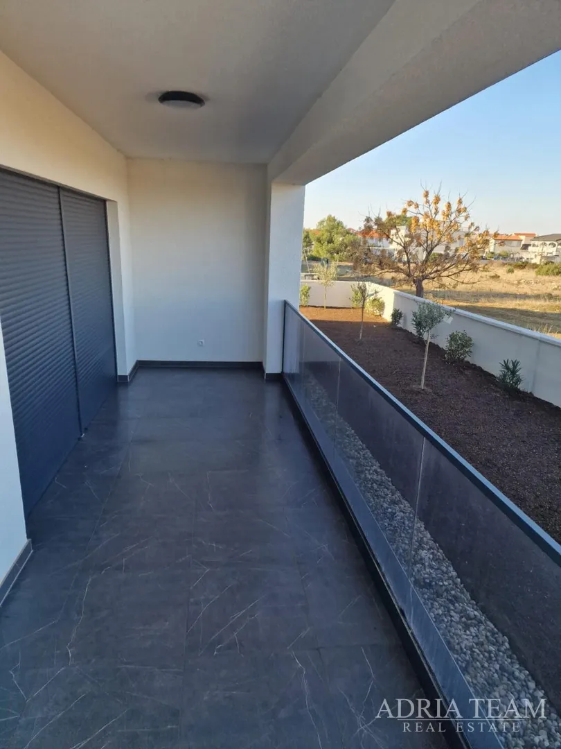 apartmani u stambenoj zgradi u prizemlju, novogradnja - vir - slika 11