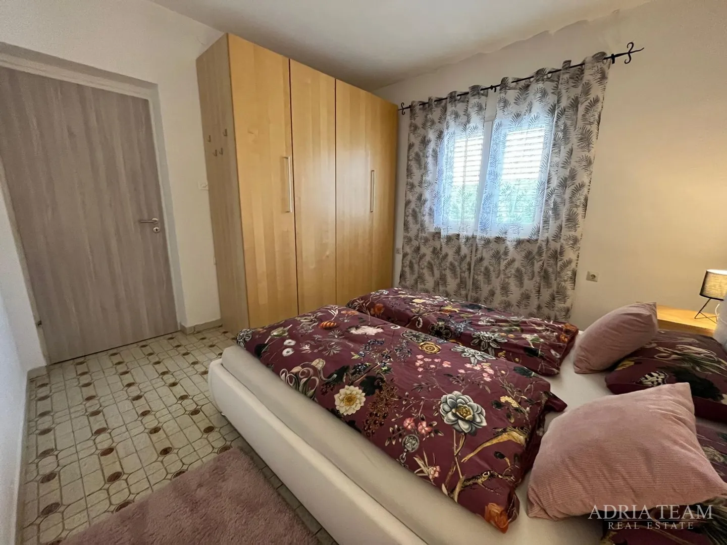 preuređena apartmanska kuća 200 m od mora, garaža i vrt - gornji karin - slika 6
