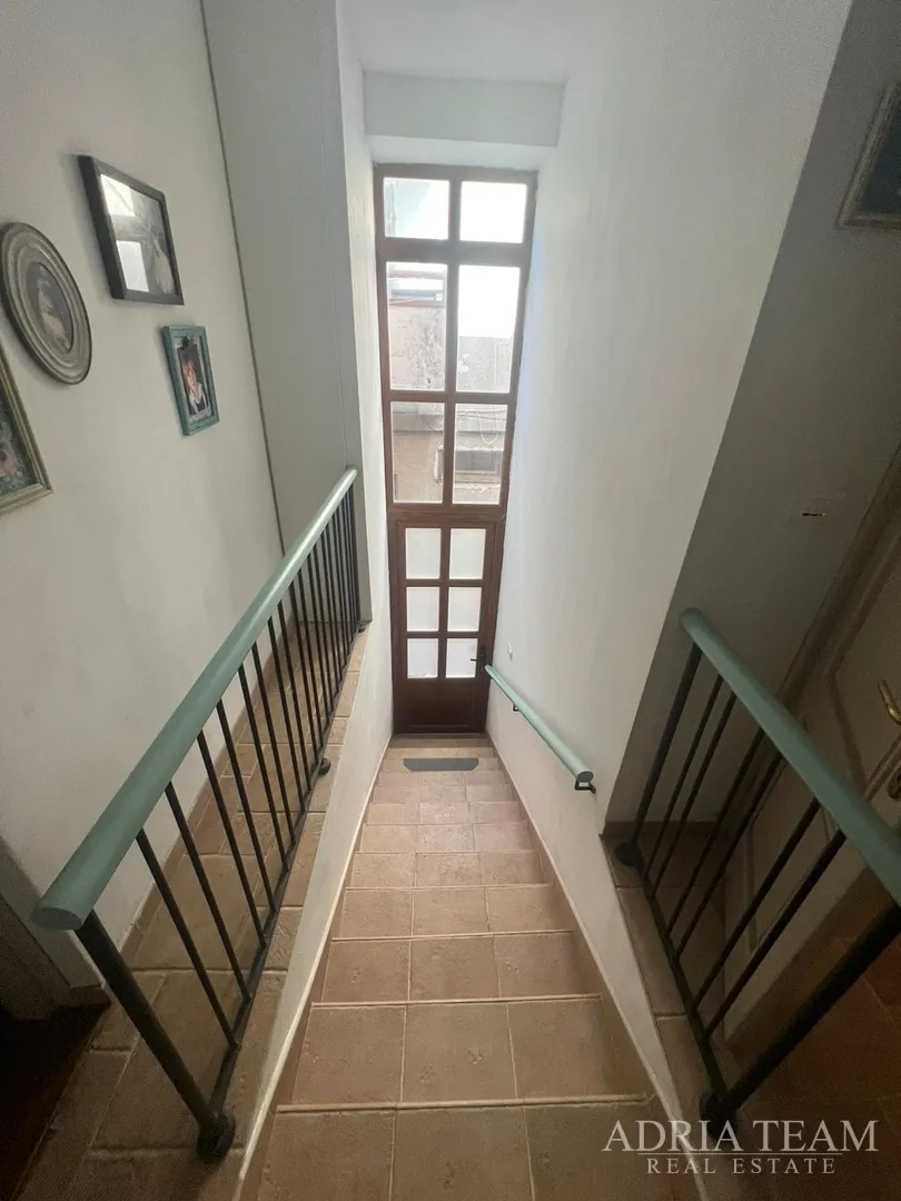 kuća u nizu s apartmanom i poslovnim prostorom, izvrsna lokacija i investicija - pirovac, centar - slika 30