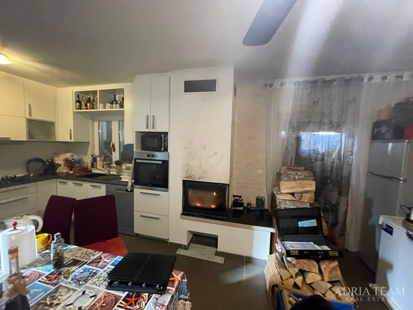troetažni apartman u stambenoj zgradi - vrsi - slika 14
