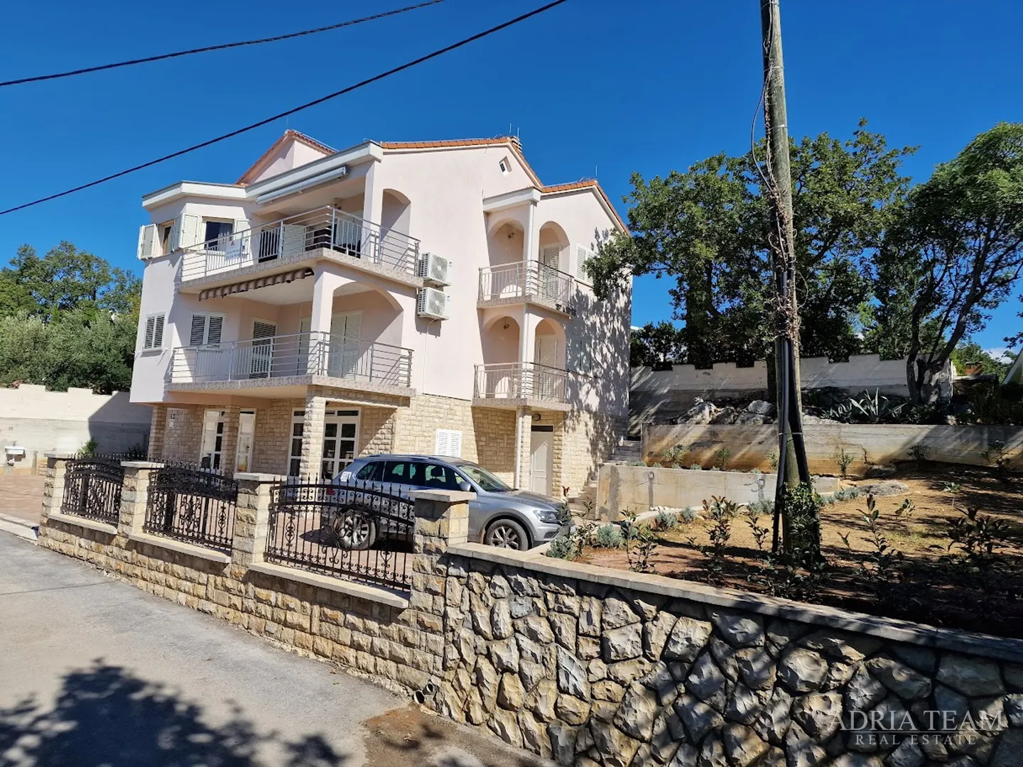 kuća s 2 stana, neposredna blizina mora - maslenica - slika 2