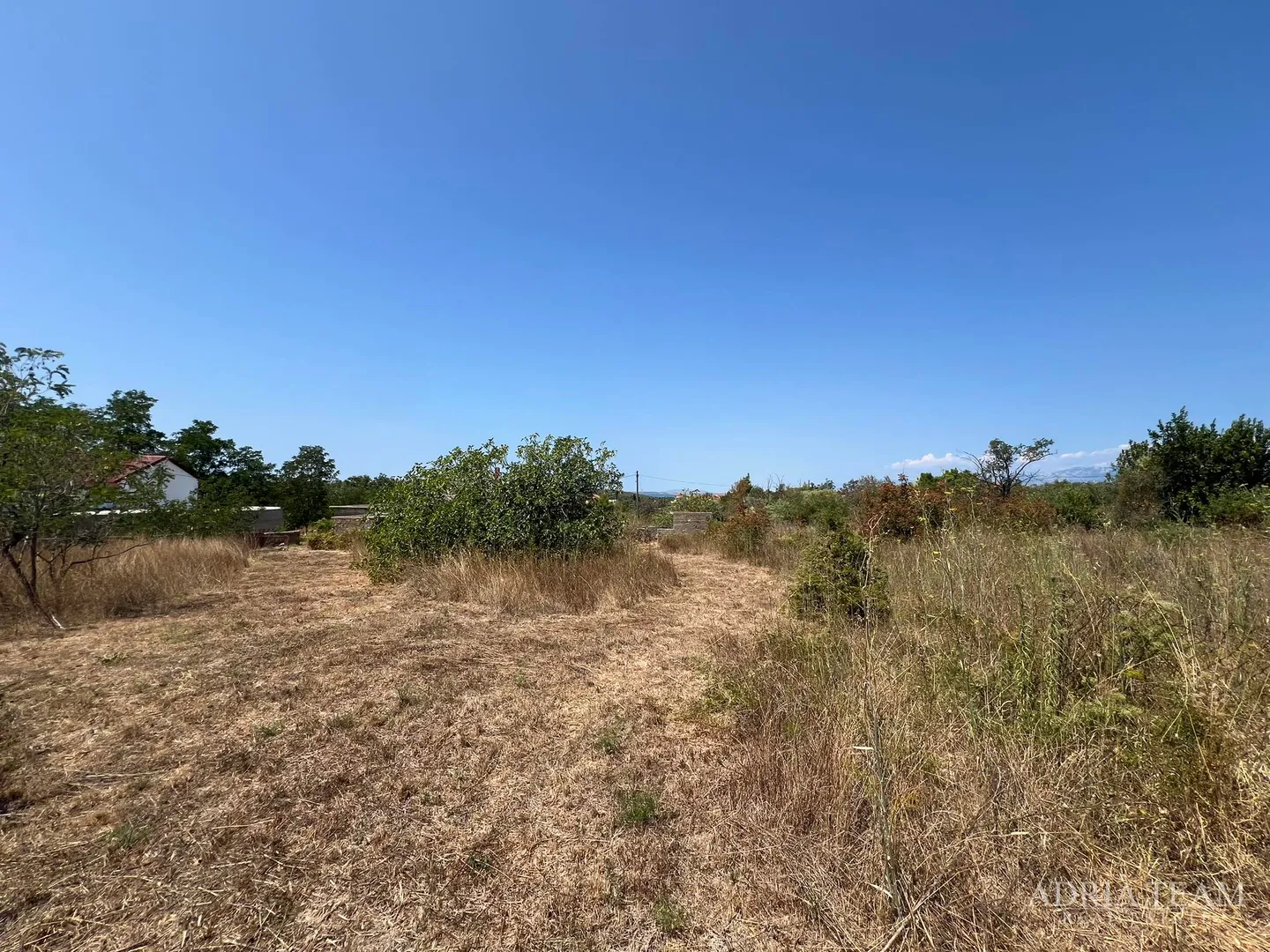 izvrsna prilika!! građevinsko zemljište - 2814 m2 - mirna i tiha pozicija! pogled na more! vrsi - zadar - slika 2